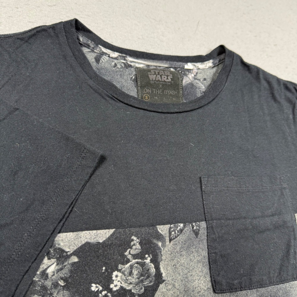 Star Wars x On The‎ Byas Mens Small Black Floral Darth Vader Pocket T-Shirt